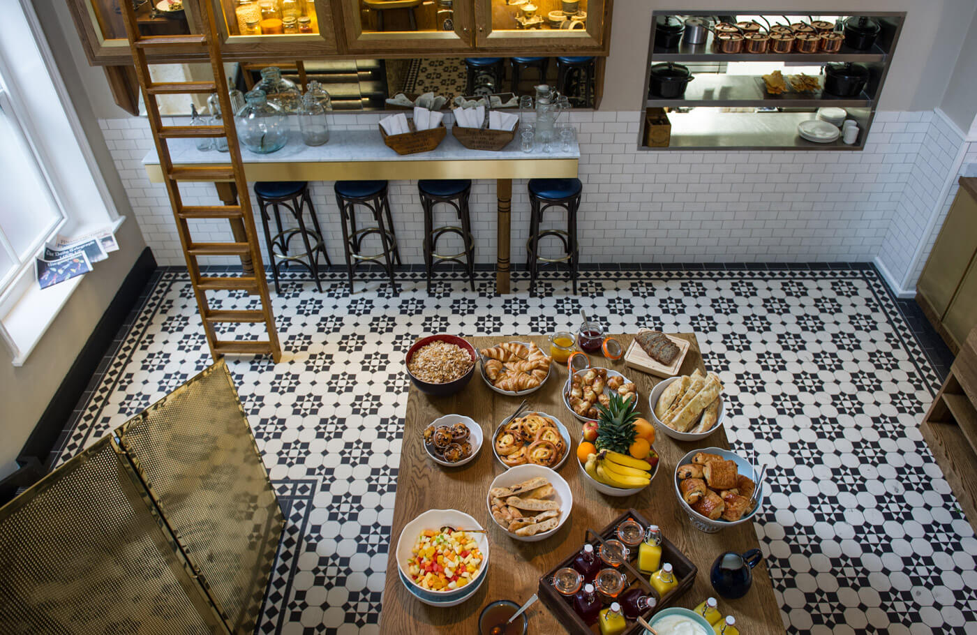 Book Bottomless Brunch London | Ampersand Hotel