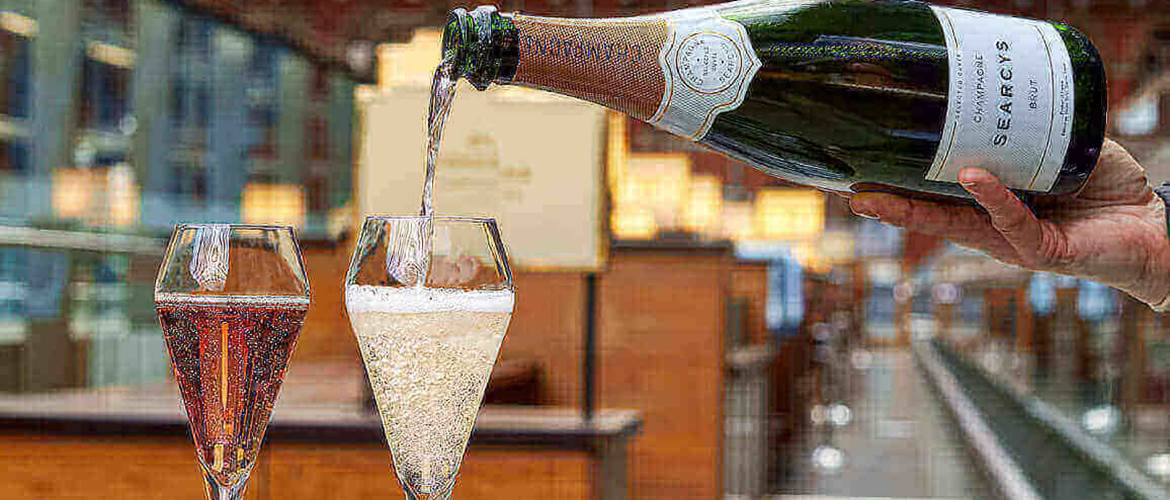 Champagne pour at Searcys St Pancras