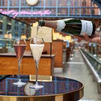 Champagne pour at Searcys St Pancras